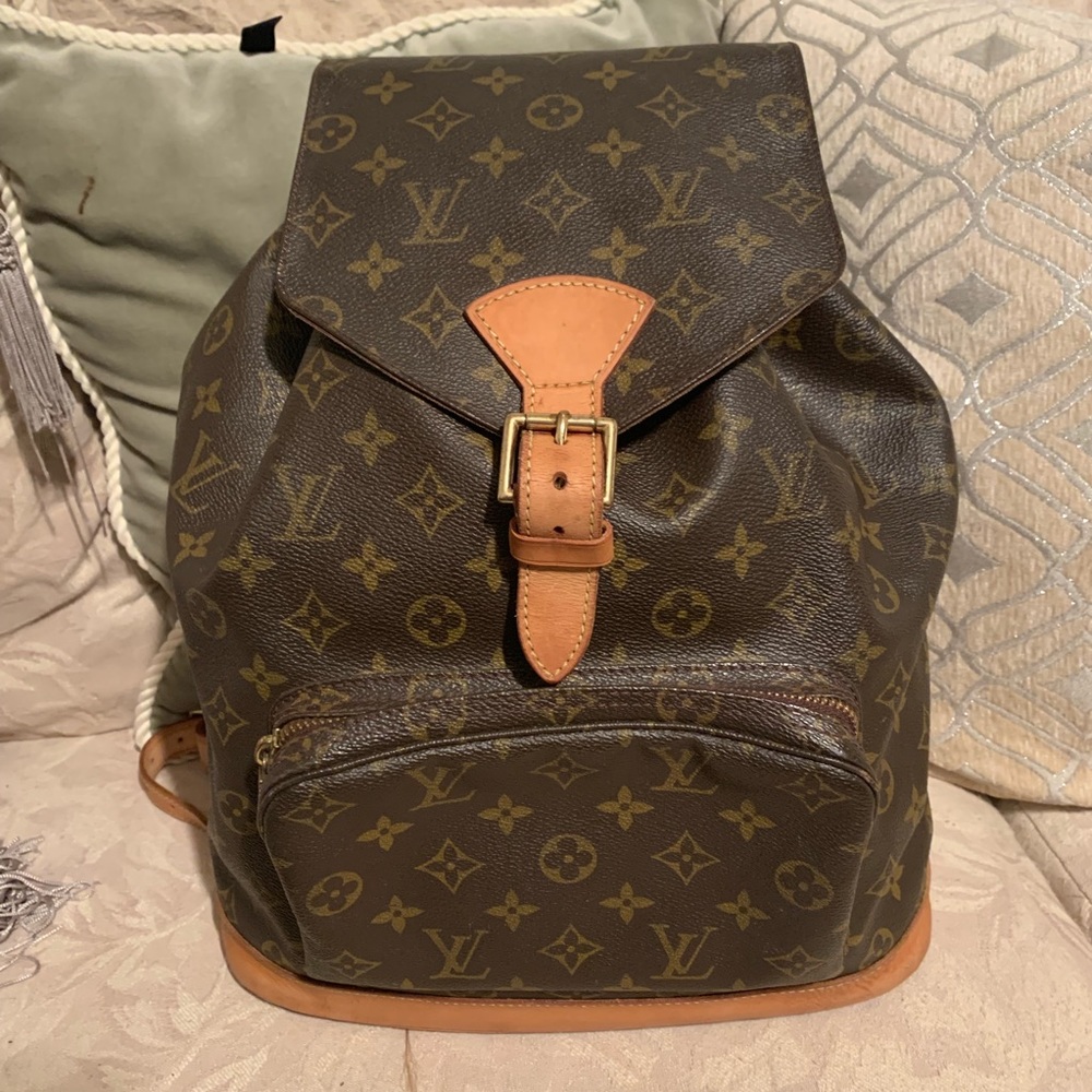 {sold} AUTH Louis Vuitton Montsouris GM - Picture 1 of 8